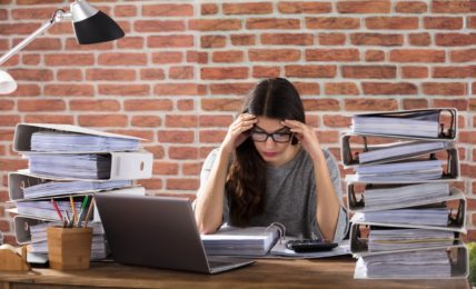 Stress im Job kann Männer oder Frauen treffen