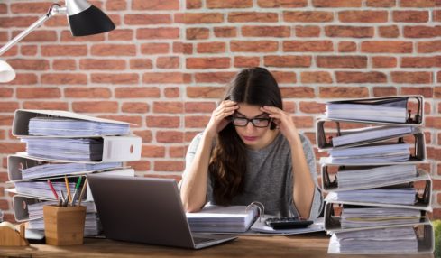 Stress im Job kann Männer oder Frauen treffen