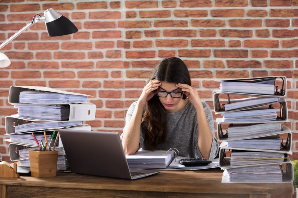 Stress im Job kann Männer oder Frauen treffen